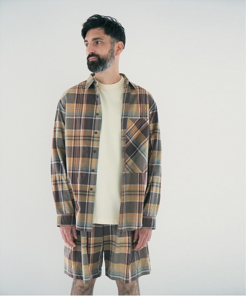 UNFIL（アンフィル）の「unfil アンフィル / chambray weather-cloth overshirt シャンブレー ウェザークロス オーバーサイズシャツ / WWSP-UU006（シャツ/ブラウス・メンズ・ブラウン/グレイッシュベージュ・4）」の17枚目の写真