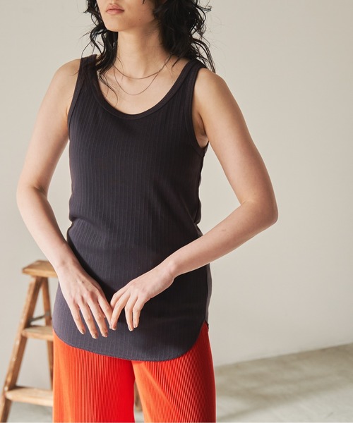 ANGIE（アンジー）の「ランダムリブタンクトップ/無地/ボーダー（タンクトップ・レディース・オフホワイト/ブラウン系その他/ブルー系その他/イエロー系その他/スミクロ/ダークオレンジ・FREE）」の4枚目の写真