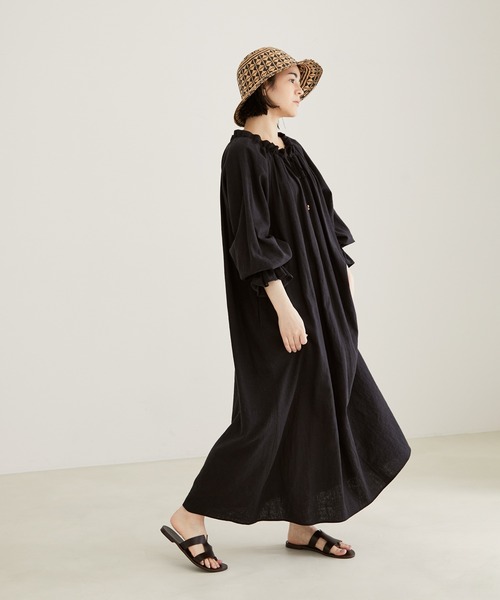 SALON adam et rope'(サロン アダム エ ロペ)の「【2WAY・洗える】リネン混フリルロングワンピース(ワンピース・レディース・ブラック/ライトグリーン/ブラウン・FREE)」の4枚目の写真