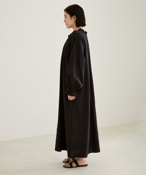 SALON adam et rope'(サロン アダム エ ロペ)の「【2WAY・洗える】リネン混フリルロングワンピース(ワンピース・レディース・ブラック/ライトグリーン/ブラウン・FREE)」の8枚目の写真