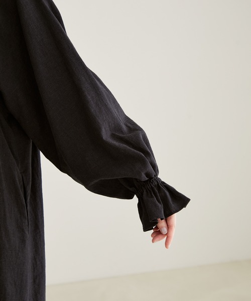 SALON adam et rope'(サロン アダム エ ロペ)の「【2WAY・洗える】リネン混フリルロングワンピース(ワンピース・レディース・ブラック/ライトグリーン/ブラウン・FREE)」の11枚目の写真