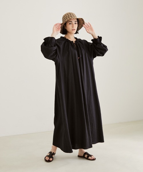 SALON adam et rope'(サロン アダム エ ロペ)の「【2WAY・洗える】リネン混フリルロングワンピース(ワンピース・レディース・ブラック/ライトグリーン/ブラウン・FREE)」の14枚目の写真