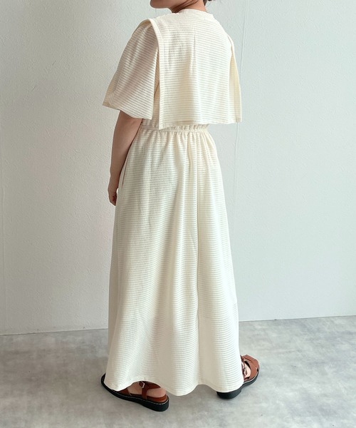 w closet(ダブルクローゼット)の「フェイクレイヤード半袖ワンピース(ワンピース・レディース・アイボリー/グレイッシュベージュ/グリーン/ブルー・FREE)」の11枚目の写真