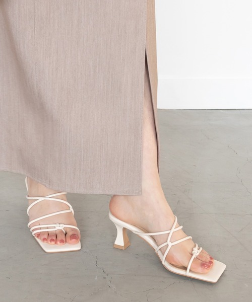 RANDA(ランダ)の「ノットディテールトングサンダル(サンダル・レディース・ダークブラウン/アイボリー/イエロー・LL/S/M/L)」の1枚目の写真