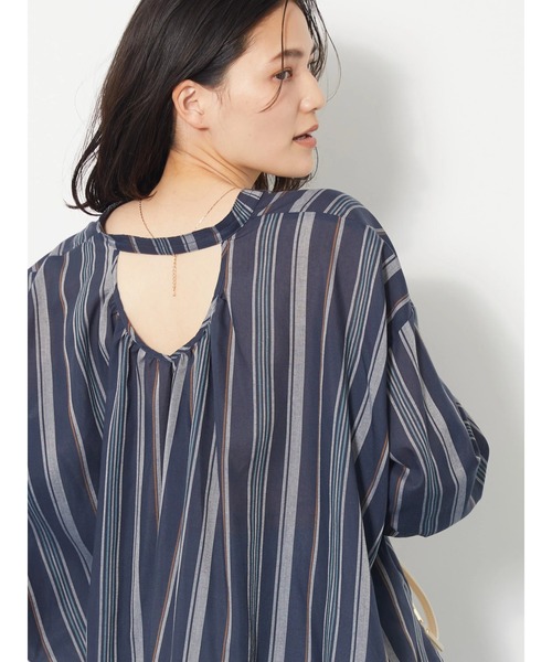 AMERICAN HOLIC（アメリカンホリック）の「バックオープンシアーブラウス（シャツ/ブラウス・レディース・ストライプ/ブラック・M/L）」の3枚目の写真