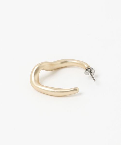 Andemiu（アンデミュウ）の「マットウエーブピアス347867（ピアス（両耳用）・レディース・シルバー/ゴールド・FREE）」の4枚目の写真