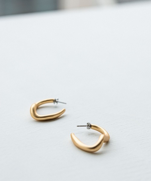 Andemiu（アンデミュウ）の「マットウエーブピアス347867（ピアス（両耳用）・レディース・シルバー/ゴールド・FREE）」の10枚目の写真