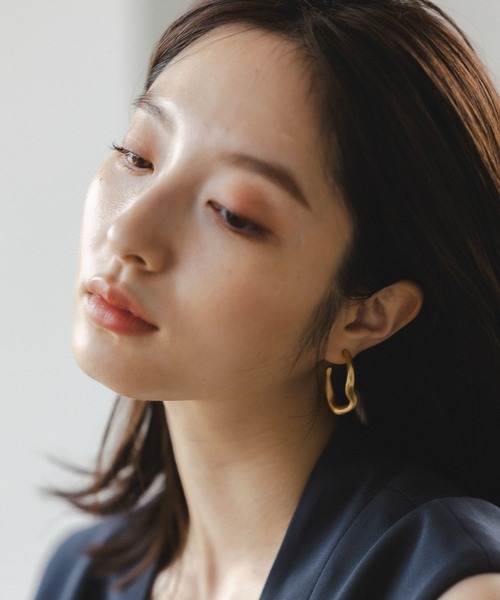 Andemiu（アンデミュウ）の「マットウエーブピアス347867（ピアス（両耳用）・レディース・シルバー/ゴールド・FREE）」の11枚目の写真