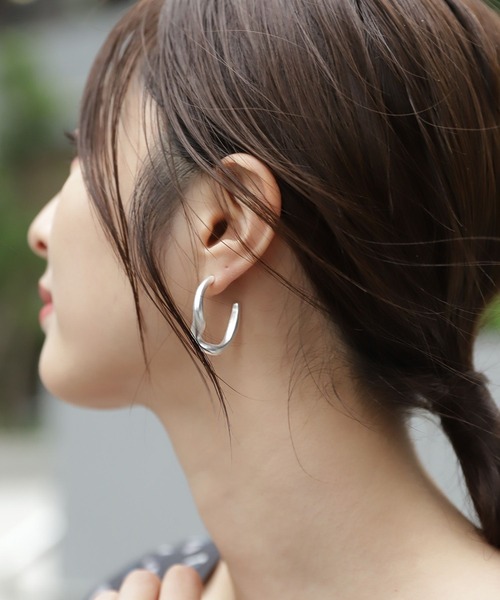 Andemiu（アンデミュウ）の「マットウエーブピアス347867（ピアス（両耳用）・レディース・シルバー/ゴールド・FREE）」の12枚目の写真