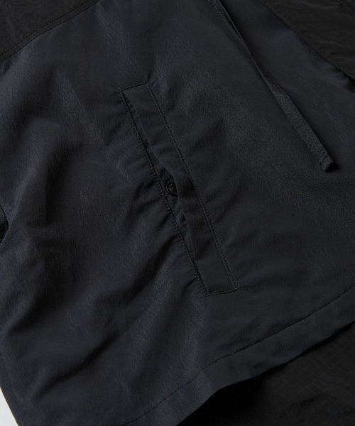 And A（アンドエー）の「Gramicci by F/CE. グラミチバイエフシーイー / F/CE x GRAMICCI LAYERED ANORAK BLOUSON レイヤードアノラックブルゾン（セットアップ） / GUJ3-S3006（ブルゾン・メンズ・ブラック・MEDIUM/LARGE）」の16枚目の写真