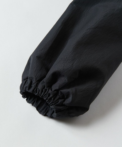 And A（アンドエー）の「Gramicci by F/CE. グラミチバイエフシーイー / F/CE x GRAMICCI LAYERED ANORAK BLOUSON レイヤードアノラックブルゾン（セットアップ） / GUJ3-S3006（ブルゾン・メンズ・ブラック・MEDIUM/LARGE）」の17枚目の写真