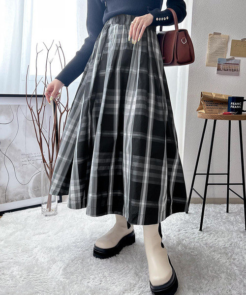 classicalelf(クラシカルエルフ)の「大人可愛い魅力。Bigチェック柄フレアスカート(チェック柄&無地)(スカート・レディース・ブラック/ホワイト系その他/ブラック系その他・SMALL/MEDIUM/LARGE/X-LARGE)」の11枚目の写真