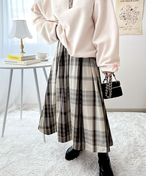 classicalelf(クラシカルエルフ)の「大人可愛い魅力。Bigチェック柄フレアスカート(チェック柄&無地)(スカート・レディース・ブラック/ホワイト系その他/ブラック系その他・SMALL/MEDIUM/LARGE/X-LARGE)」の6枚目の写真