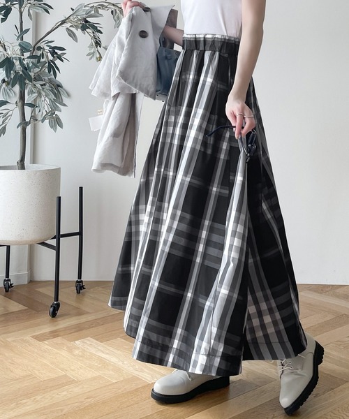 classicalelf(クラシカルエルフ)の「大人可愛い魅力。Bigチェック柄フレアスカート(チェック柄&無地)(スカート・レディース・ブラック/ホワイト系その他/ブラック系その他・SMALL/MEDIUM/LARGE/X-LARGE)」の22枚目の写真