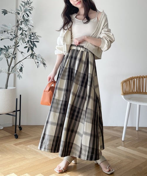 classicalelf(クラシカルエルフ)の「大人可愛い魅力。Bigチェック柄フレアスカート(チェック柄&無地)(スカート・レディース・ブラック/ホワイト系その他/ブラック系その他・SMALL/MEDIUM/LARGE/X-LARGE)」の18枚目の写真