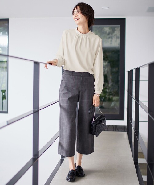 J.PRESS(ジェイプレス)の「【洗える】アルガンシルクチェック ワイドパンツ(その他パンツ・レディース・ブラウン系3/ライトグレー系3・T15/T17/T13)」の5枚目の写真