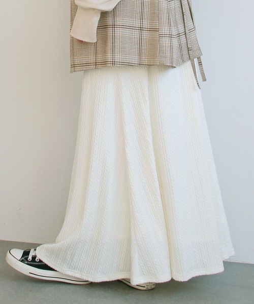 Crisp（クリスプ）の「ケーブルエンボスフレアスカート（スカート・レディース・ベージュ/ホワイト・FREE）」の2枚目の写真