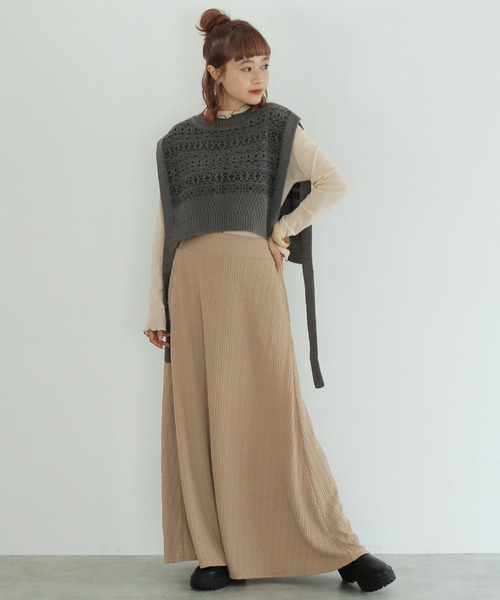 Crisp（クリスプ）の「ケーブルエンボスフレアスカート（スカート・レディース・ベージュ/ホワイト・FREE）」の4枚目の写真