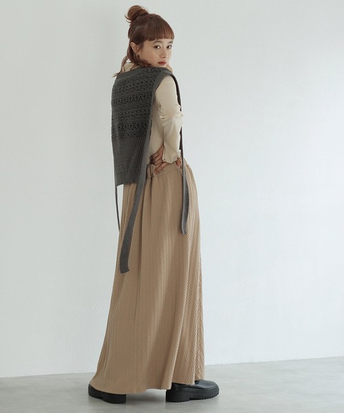 Crisp（クリスプ）の「ケーブルエンボスフレアスカート（スカート・レディース・ベージュ/ホワイト・FREE）」の5枚目の写真