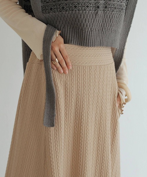 Crisp（クリスプ）の「ケーブルエンボスフレアスカート（スカート・レディース・ベージュ/ホワイト・FREE）」の10枚目の写真