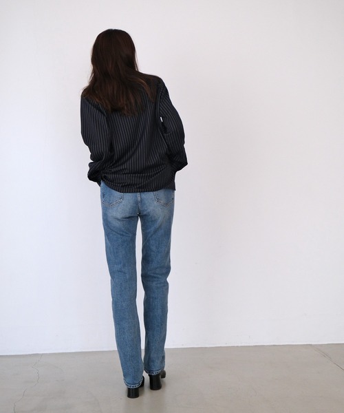 AKTE(アクテ)の「スリムストレートデニムパンツ(デニムパンツ・レディース・ブルー・1/2/2T)」の12枚目の写真