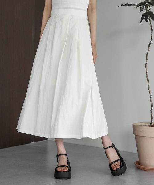 UNE MANSION（ユヌマンション）の「ワッシャーフレアロングスカート（スカート・レディース・スカイブルー/ネイビー/ピンク/アイボリー・FREE）」の2枚目の写真