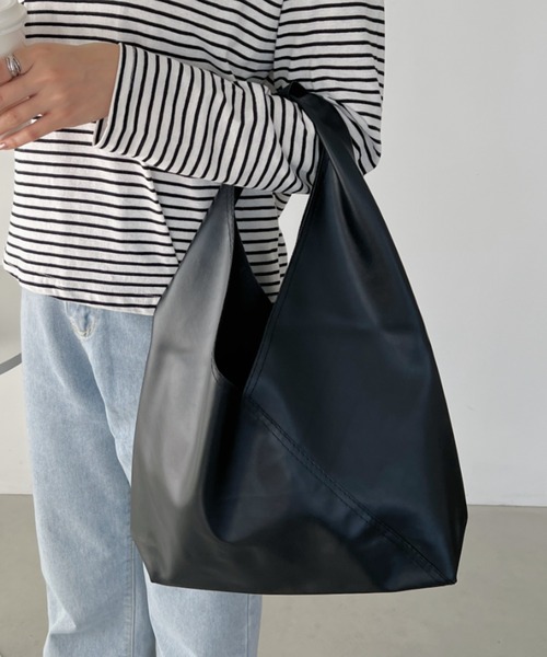 CLEA（クレア）の「トライアングル ソフトフェイクレザートートバッグ（トートバッグ・レディース・ホワイト/ブラック/キャメル・FREE）」の3枚目の写真