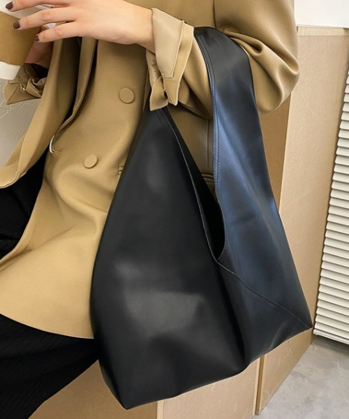 CLEA（クレア）の「トライアングル ソフトフェイクレザートートバッグ（トートバッグ・レディース・ホワイト/ブラック/キャメル・FREE）」の7枚目の写真