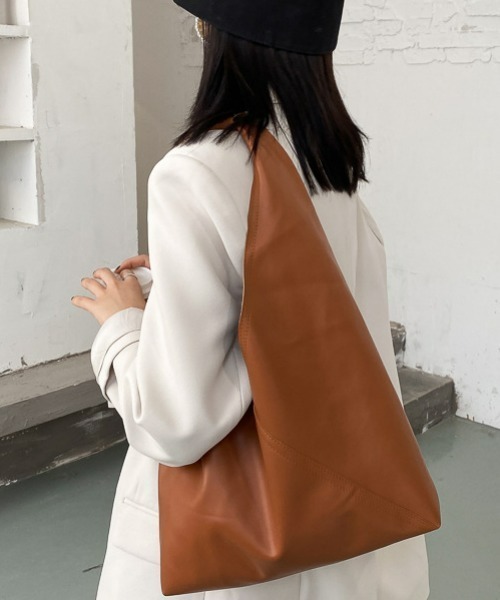CLEA（クレア）の「トライアングル ソフトフェイクレザートートバッグ（トートバッグ・レディース・ホワイト/ブラック/キャメル・FREE）」の9枚目の写真