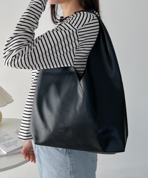 CLEA（クレア）の「トライアングル ソフトフェイクレザートートバッグ（トートバッグ・レディース・ホワイト/ブラック/キャメル・FREE）」の19枚目の写真