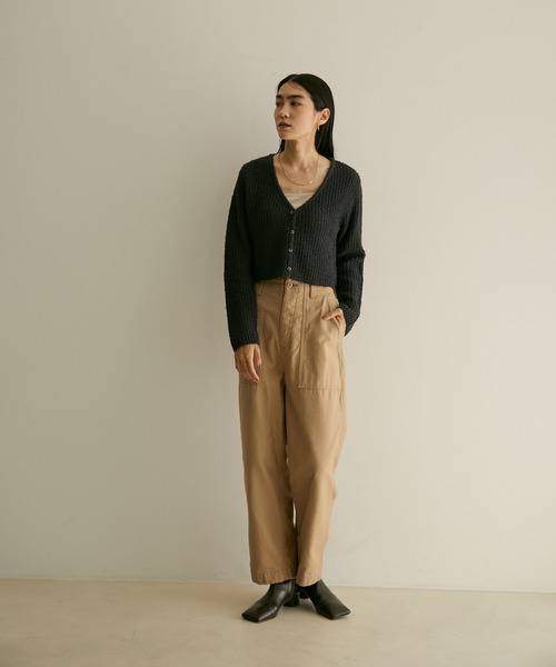 SALON adam et rope'(サロン アダム エ ロペ)の「【WEB限定】カールヤーンVネックショートカーディガン(カーディガン/ボレロ・レディース・チャコールグレー/オフホワイト・FREE)」の16枚目の写真