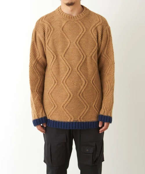 WHITE MOUNTAINEERING（ホワイトマウンテニアリング）の「2TONE CREW NECK KNIT（ニット/セーター・メンズ・チャコール/キャメル・1/2）」の7枚目の写真
