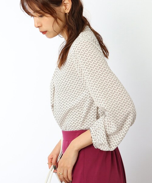 DRESKIP(ドレスキップ)の「◆ボウタイ風ブラウス(シャツ/ブラウス・レディース・サックスブルー/ホワイト系3/ブラック系/ナチュラル・03/02/04)」の2枚目の写真