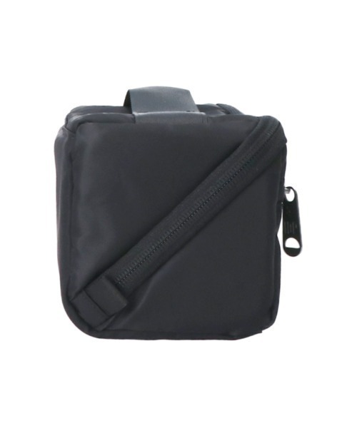 INDISPENSABLE （インディスペンサブル）の「【INDISPENSABLE / インディスペンサブル】IDP GADGET CASE BITE ECONYL MS  ガジェットケース3.5L（ハンドバッグ・メンズ・ブラック・フリー）」の4枚目の写真