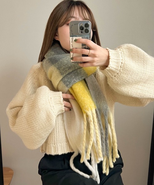 Bab（バブ）の「起毛チェック柄マフラー（マフラー・レディース・イエロー/ブルー/パープル・ONESIZE）」の3枚目の写真