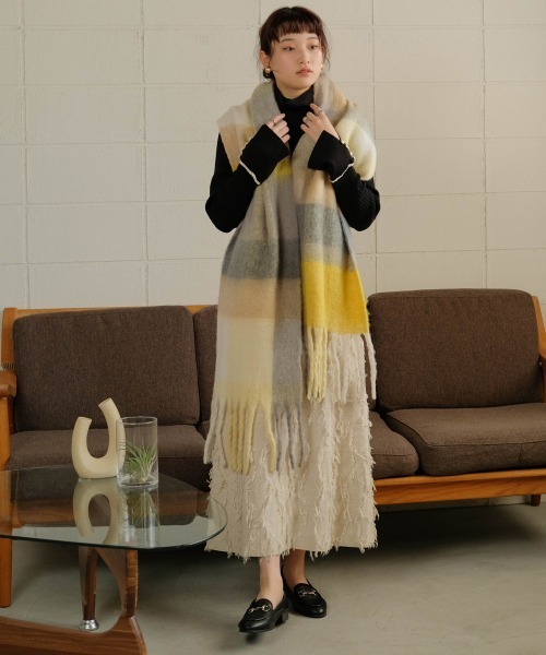 Bab（バブ）の「起毛チェック柄マフラー（マフラー・レディース・イエロー/ブルー/パープル・ONESIZE）」の4枚目の写真