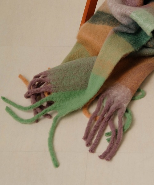 Bab（バブ）の「起毛チェック柄マフラー（マフラー・レディース・イエロー/ブルー/パープル・ONESIZE）」の13枚目の写真