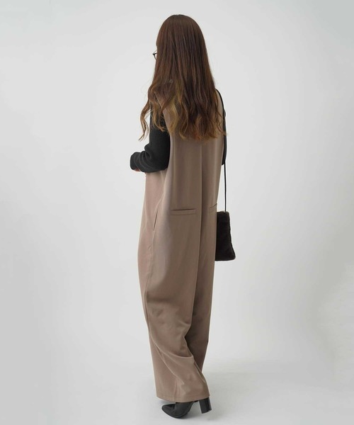 HONEYSUCKLE ROSE（ハニーサックルローズ）の「【HONEYSUCKLE ROSE】Ｖネックサロペット（サロペット/オーバーオール・レディース・ブラック/ベージュ/ダークグレー・M/L）」の6枚目の写真