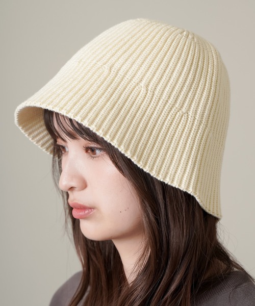 SPINNS（スピンズ）の「ニットクローシュハット（ハット・レディース・オフホワイト/ブラック・ONESIZE）」の4枚目の写真