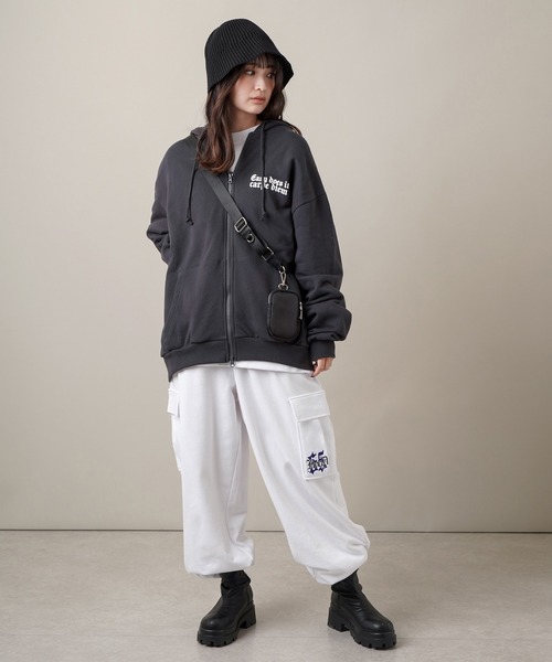 SPINNS（スピンズ）の「ニットクローシュハット（ハット・レディース・オフホワイト/ブラック・ONESIZE）」の9枚目の写真