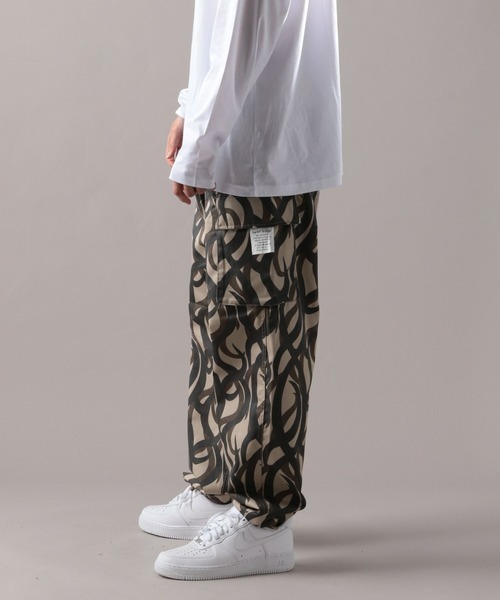 L.H.P Private Brand(エルエイチピープライベートブランド)の「DankeSchon/ダンケシェーン/トライバルカーゴパンツ(その他パンツ・メンズ・グレー/ベージュ・S/L)」の11枚目の写真