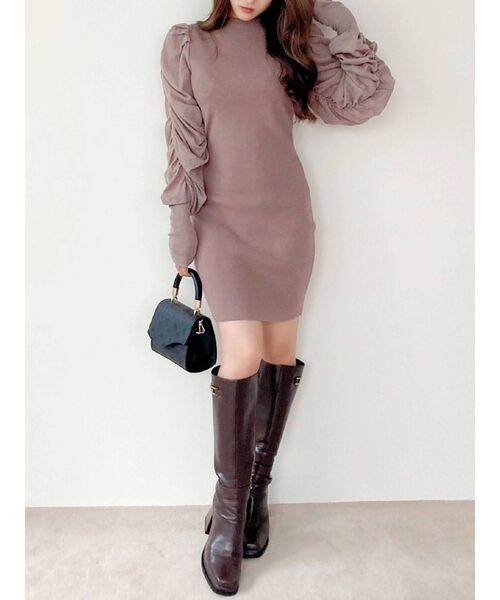 RESEXXY(リゼクシー)の「スリーブギャザータイトニットワンピース(ワンピース・レディース・ブラウン/ホワイト/ブラック・MEDIUM/SMALL)」の1枚目の写真