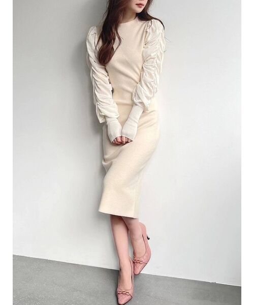 RESEXXY(リゼクシー)の「スリーブギャザータイトニットワンピース(ワンピース・レディース・ブラウン/ホワイト/ブラック・MEDIUM/SMALL)」の2枚目の写真