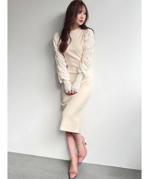 RESEXXY(リゼクシー)の「スリーブギャザータイトニットワンピース(ワンピース・レディース・ブラウン/ホワイト/ブラック・MEDIUM/SMALL)」の7枚目の写真