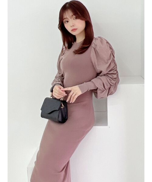 RESEXXY(リゼクシー)の「スリーブギャザータイトニットワンピース(ワンピース・レディース・ブラウン/ホワイト/ブラック・MEDIUM/SMALL)」の5枚目の写真