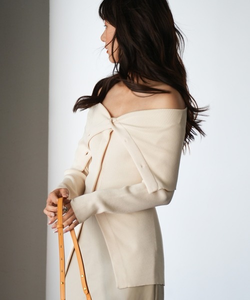 SAISON DE PAPILLON（セゾンドパピヨン）の「オフショルダーリブニットプルオーバー（カーディガン/ボレロ・レディース・ベージュ/ピンク/モカ/ネイビー・L/M）」の12枚目の写真