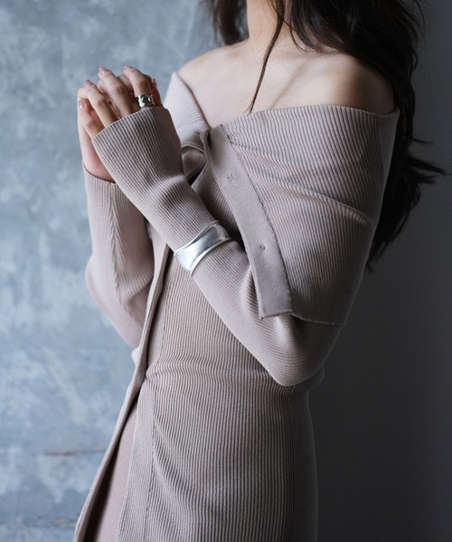 SAISON DE PAPILLON（セゾンドパピヨン）の「オフショルダーリブニットプルオーバー（カーディガン/ボレロ・レディース・ベージュ/ピンク/モカ/ネイビー・L/M）」の10枚目の写真