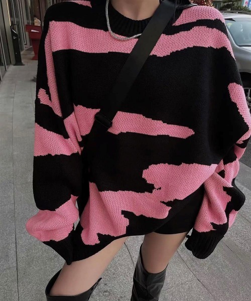 me+em select(ミームセレクト)の「ビッグシルエットバイカラーゼブラニット / bicolor zebra pattern knit(ニット/セーター・レディース・グリーン/ピンク/オレンジ・FREE)」の1枚目の写真