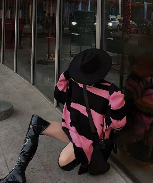 me+em select(ミームセレクト)の「ビッグシルエットバイカラーゼブラニット / bicolor zebra pattern knit(ニット/セーター・レディース・グリーン/ピンク/オレンジ・FREE)」の7枚目の写真
