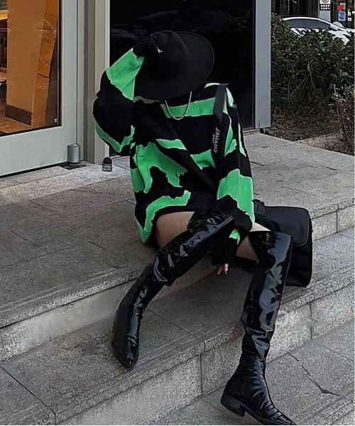 me+em select(ミームセレクト)の「ビッグシルエットバイカラーゼブラニット / bicolor zebra pattern knit(ニット/セーター・レディース・グリーン/ピンク/オレンジ・FREE)」の13枚目の写真